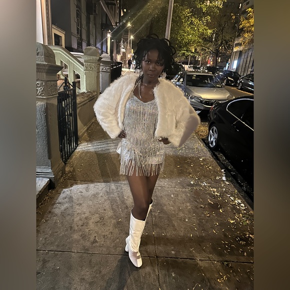 Meet your Posher, Tini - Picture 1 of 2